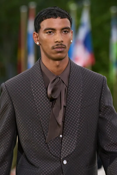 Look 77